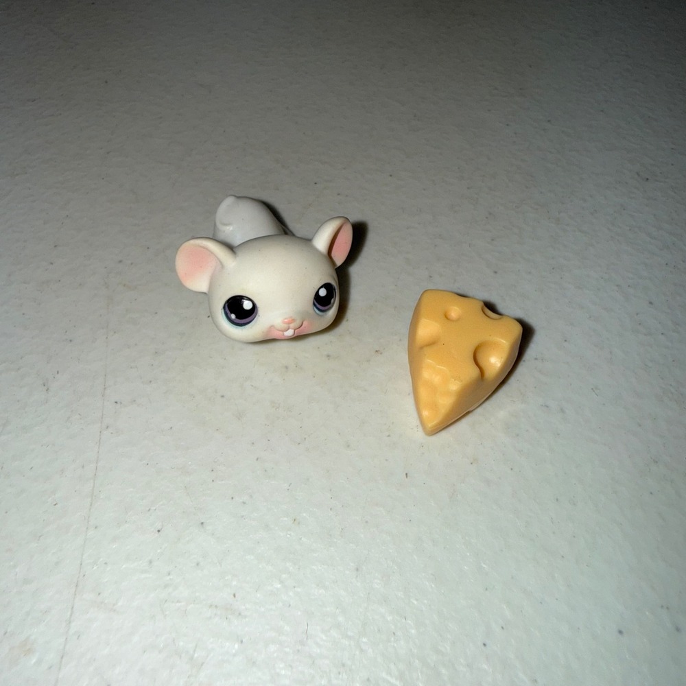 Hasbro Littlest Pet Shop (LPS) #30 White Mouse With cheese, 2004